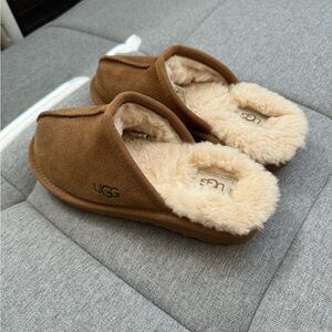 Like new! Kids Ugg slippers size 13